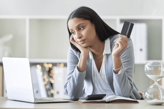 Woman Annoyed As Her Credit Card Declined
